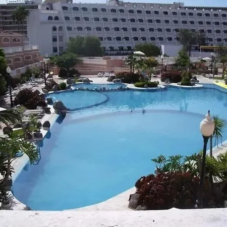 Appartement Spacious House With Sea Views And Pool